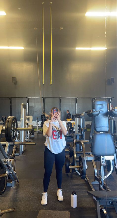 At The Gym Pictures, Gym Ootd Women, Gym Workouts Clothes, Outfit For Gym Women, Gym Fit Outfit, Gym Ootd Workout Outfits, Cool Gym Outfits, Outfit Para Gym, Outfit Gym Mujer