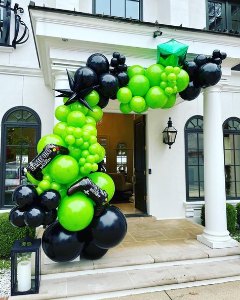 Video Game Balloon Garland, Gaming Balloon Garland, Gamer Balloon Garland, Minecraft Balloon Decorations, Minecraft Balloon Arch, Minecraft Balloon Ideas, Minecraft Balloon Garland, Gamer Birthday Party Ideas Boys, Hulk Decorations