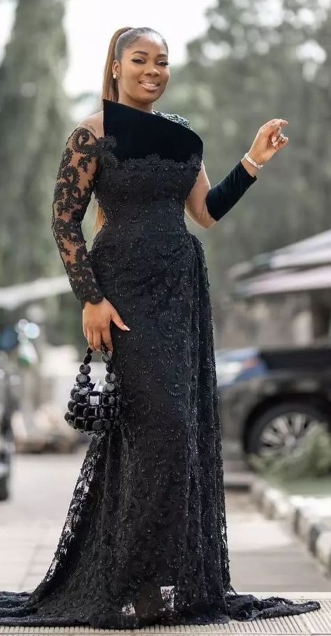 Nigeria Wedding Dress, Asoebi Dress, Lace Asoebi, Lace Dress Classy, Nigeria Wedding, African Prom Dresses, Lace Gown Styles, All Black Dresses, Dinner Dress Classy