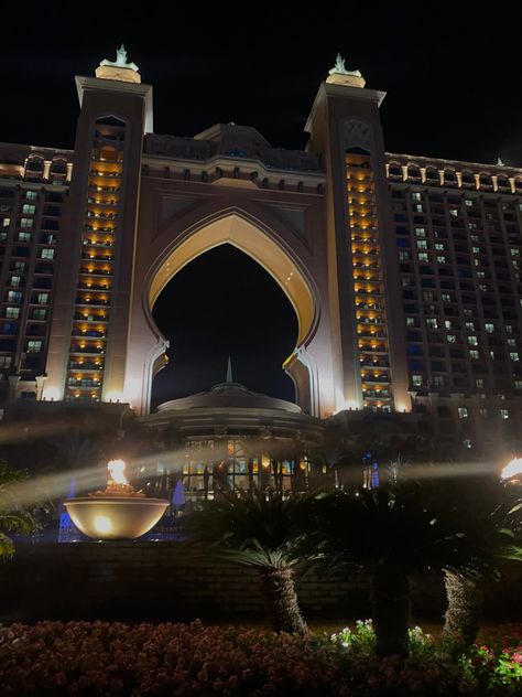 Dubai Scenery, Atlantis The Palm Dubai, Aesthetic Dubai, The Palm Dubai, Atlantis The Palm, Dubai Architecture, Dubai Aesthetic, Dubai City, Dubai Life