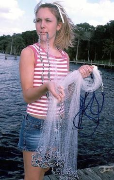 How to throw a cast net #saltwaterfishing  How to throw a cast Saltwater Fishing Gear, Cast Nets, Fishing Basics, Fishing 101, Fishing For Beginners, Salt Water Fishing, Fly Fishing Tips, Bass Fishing Tips, Fishing Rigs