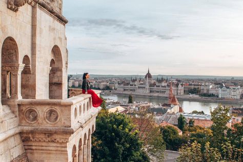 Looking for the best photo spots in Budapest to up your photography game? We have you covered with 18 of the best points (including a few hidden gems) that photographers and Instagrammers will love!   #hungary  Instagram Spots In Budapest | Best Instagram Spots In Budapest | best Instagram photo locations in Budapest | Budapest travel destination | best lookout points in Budapest | beautiful scenery in Budapest | where to go in Budapest | what to see in Budapest | cute travel photos in Budapest Magical Balcony, Budapest Vacation, Munduk Bali, Voyage Bali, Dubai Skyscraper, Budapest Travel, Buda Castle, The Sound Of Waves, Best Instagram Photos