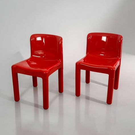 Listed on VNTG.com: Pair of Kartell 4875 Chairs by Carlo Bartoli in Glossy Red Hue, 1980s | #vntg #vintage Carlo Bartoli, 1980s Interior, Black Leather Chair, Stackable Chairs, White Chair, Plastic Chair, City Furniture, Furniture Dining Chairs, Table Storage