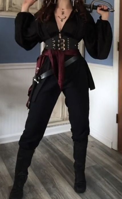 Pirate Party Outfit Woman, Women’s Pirate Outfit, Lesbian Pirate Outfit, Pirate Aesthetic Female Outfit Medieval, Pirate Outfit Female Pants, Women Pirate Outfits Medieval, Pirate Woman Aesthetic Outfit, Pirate Aesthetic Fashion, Pirate Clothing Female