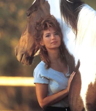 Shania Twain Hair, Girl Country Singers, 90s Country, Charlotte Gainsbourg, Claudia Cardinale, Jodie Foster, Shania Twain, 90s Hairstyles, Julianne Moore