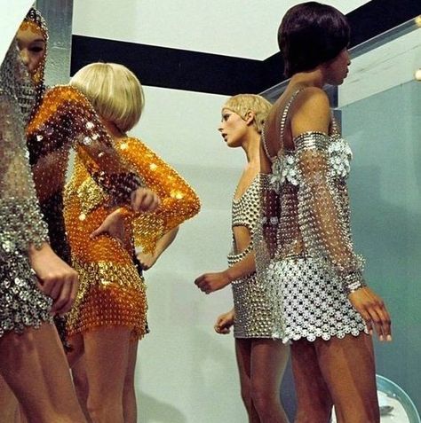 Space Age Fashion 1960s, Paco Rabanne 1960, 60s Space Age Fashion, Retro Futurism Fashion, 60s Space Age, Space Age Fashion, Paco Rabanne Chainmail, Futurism Fashion, Mod Dress 60s