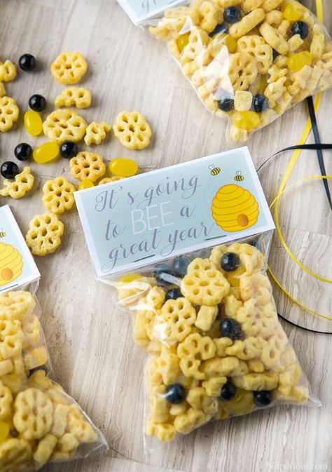 Honeycomb Snack, Bee Classroom Decor, Bee Themed Classroom, Bee Classroom, Bee Party, Bee Birthday, Busy Bees, Bee Baby Shower, Bee Crafts