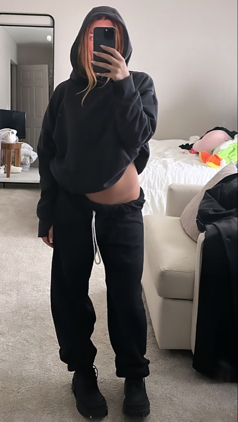 Black sweatsuit with black boots Black Oversized Hoodie In Athleisure Style, Black Oversized Athleisure Sweatpants, Oversized Black Sweats Sportswear, Black Oversized Hoodie Athleisure Style, Oversized Black Sportswear Sweats, Black Sweatsuit, Rainy Day Outfit, Day Outfit, Black Outfit