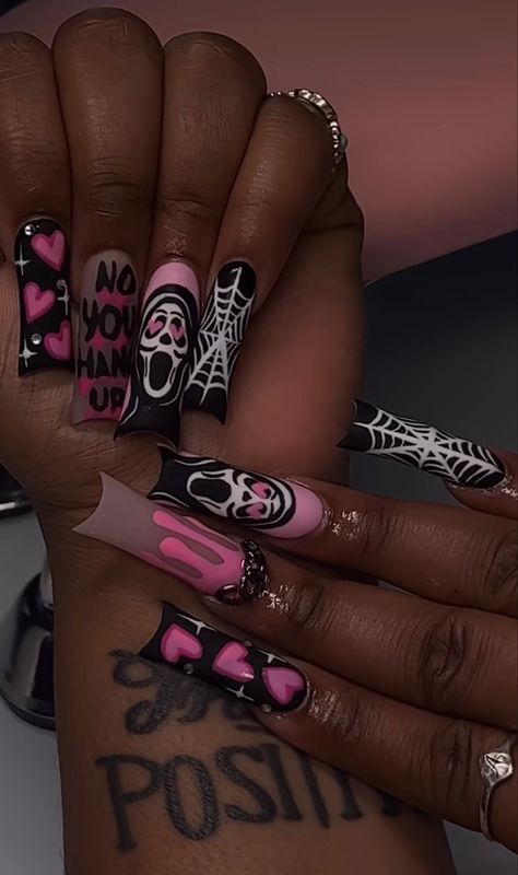 Loser Nails, Scream Nail Designs, Monster High Nail Art, Friday The 13th Nails, Halloween Nails Pink, Monster High Nails, Spooky Nail, Halloween Acrylic, Girly Acrylic