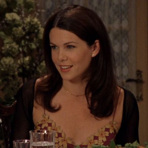 Lorelai Gilmore Hair, Gilmore Girls Characters, Team Logan, Lorelai Gilmore, Tv Characters, Gilmore Girls, Face Claims, Dyed Hair, Pretty People