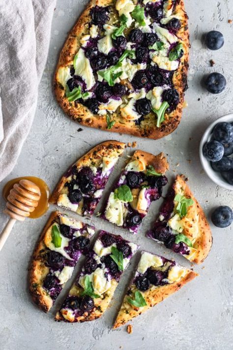 Blueberry & Goat Cheese Naan Flatbread - Dash of Mandi Naan Flatbread Recipes, Goats Cheese Flatbread, Blueberry Goat Cheese, Naan Bread Pizza, Pescatarian Meals, Cheese Naan, Naan Flatbread, Easy Flatbread, Goat Cheese Pizza