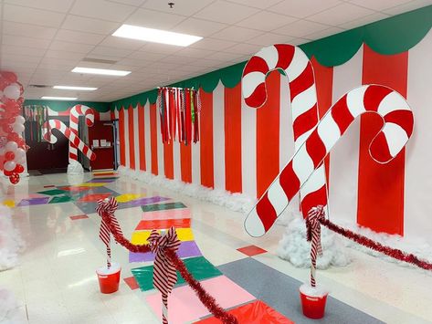 Peppermint forest CandyLand Peppermint Forest, Christmas Hallway, Decoration Hall, Door Decorations Classroom Christmas, Classroom Christmas Decorations, Diy Candy Land, Candy Themed Party, Candy Land Birthday Party, Christmas Bulletin