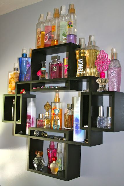 Almacenamiento simple Perfume Display, Perfume Organization, Casa Vintage, Makeup Room, Teen Room, Beauty Room, Organization Bedroom