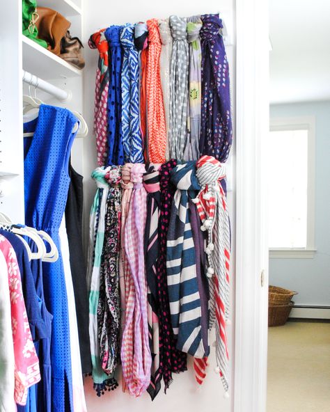 How To Store Scarves, Organiser Son Dressing, Clever Closet, How To Organize Your Closet, Best Closet Organization, Closet Diy, Scarf Storage, Organized Closet, Scarf Organization