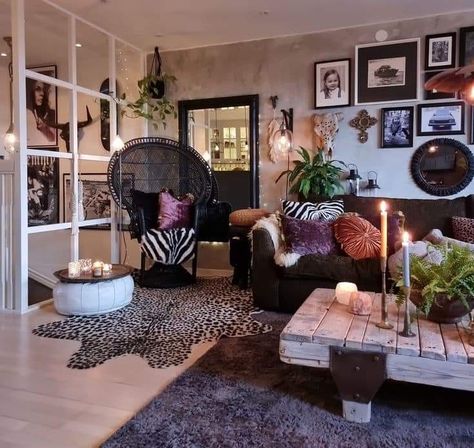 Eclectic Artsy Living Room, Tropigoth Aesthetic Bedroom, Cheetah Living Room Ideas, Edgy Boho Decor, Goth Boho Living Room, Edgy House Decor, Tropigoth Aesthetic, Punk Living Room, Edgy Apartment Decor