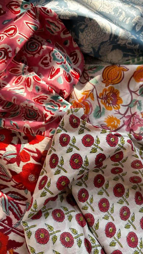 Indian Cotton Fabric, Sanganeri Print Kurti, Hand Block Printed Fabrics, Indian Prints And Patterns, Indian Textile Prints, Jaipur Prints, Jaipur Fashion, Jaipur Block Print, Block Print Shirt