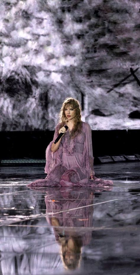 Taylor Swift Live, Illicit Affairs, Photos Of Taylor Swift, Create Business, Taylor Swift Fan Club, Taylor Swift Cute, Estilo Taylor Swift, Taylor Swift Posters, Swift Photo