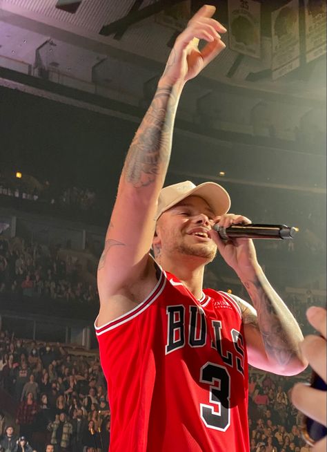 Kane Brown Shirts, Kane Brown Wallpaper, Kane Brown Concert Outfit, Brown Concert Outfit, Kane Brown Concert, Kane Brown Songs, Katelyn Brown, Kane Brown Music, Chicago Bulls Jersey