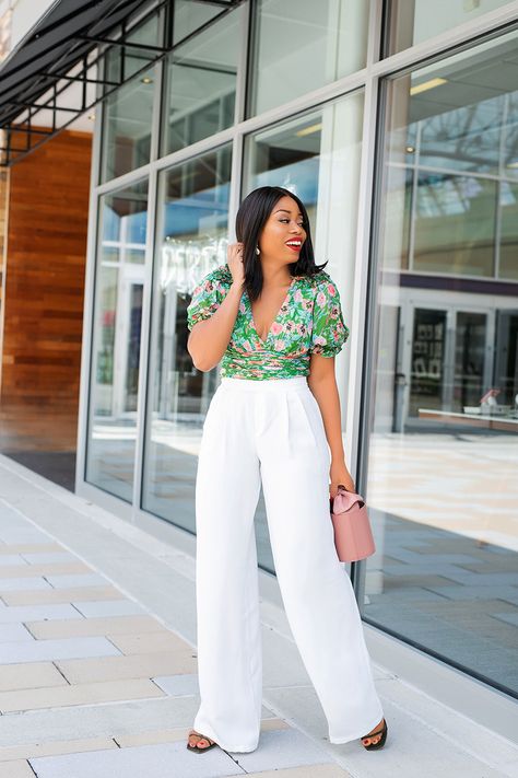 Garden Party Outfit Pants, White Pants Outfit Classy, White Wide Leg Pants Outfit Dressy, White Pants Outfit Summer Classy, Pallazo Pants Outfit, Sana Grover, White Wide Leg Pants Outfit, White Pants Outfit Summer, Spring Party Outfit