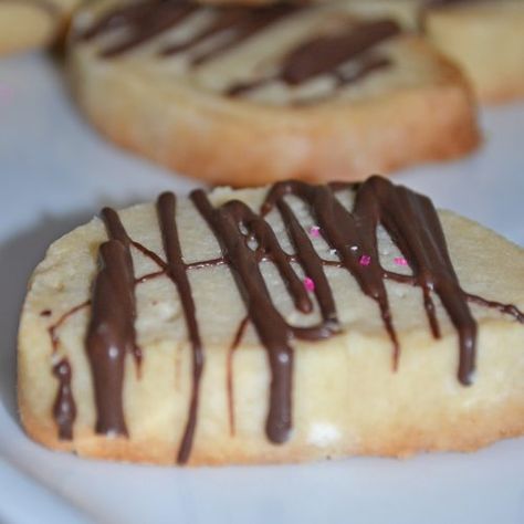 Coconut Oil Cookies, Vegan Shortbread Cookies, Vegan Shortbread, Cannibis Recipes, Recipe Cookies, Coconut Oil Recipes, Shortbread Cookie Recipe, Shortbread Cookie, Vegan Recipe