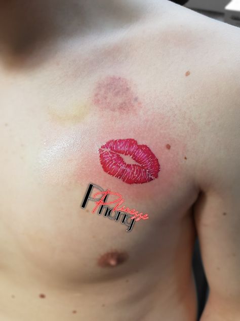 Lip Tattoo Ideas Kisses Men, Men Simple Tattoo Ideas, Kiss Tattoo Men, Lips Tattoo Ideas Kisses, Kiss Tattoo On Neck, Kiss Lip Tattoos, 2000s Nails, Kissy Lips, Best Neck Tattoos