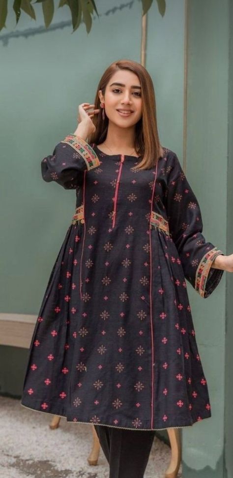 Simple Pakistani Dresses Casual Design, Simple Pakistani Dresses Casual, Short Frocks For Women, Frock Designs For Women, Pakistani Women Dresses, Simple Frock Design, Latest Dress Design, Womens Trendy Dresses, Stylish Short Dresses