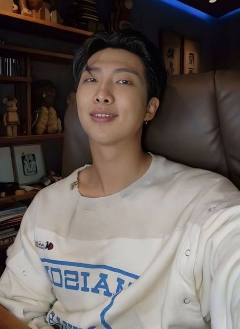 Namjoon Manspreading, Kim Namjoon Boyfriend Material, Rm Pictures Cute, Rm Pictures, Bts Rap Monster, روتين العناية بالبشرة, Rap Monster, Bts Bangtan Boy, Bts Boys