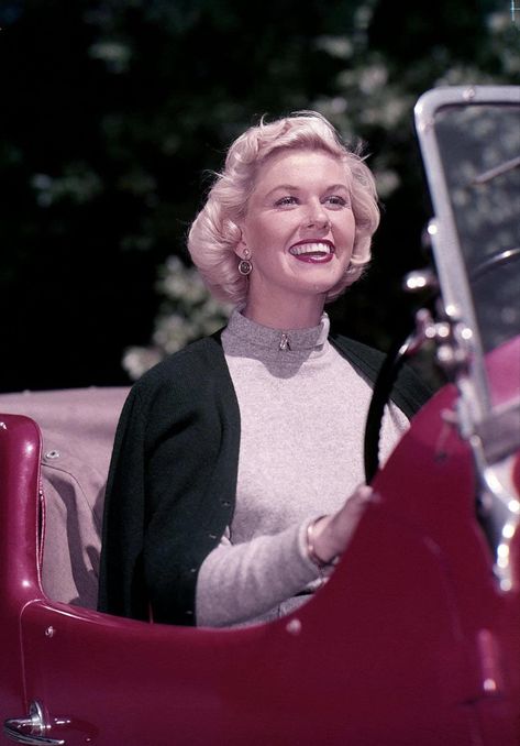 Doris Day 1950’s Doris Day Movies, Sandra Dee, Doris Day, Mystery Party, Hollywood Star, Classic Beauty, Feminine Energy, The Landscape, Classic Hollywood