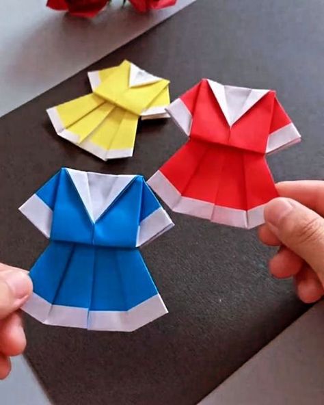 Paper Folding Crafts, Folding Origami, Cool Paper Crafts, Easy Paper Crafts Diy, Handmade Paper Crafts, Paper Craft Diy Projects, Origami Crafts Diy, Bee Crafts, Paper Flower Tutorial