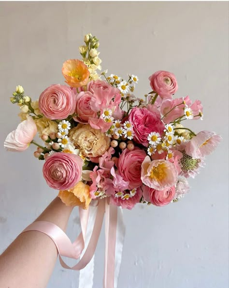 Yellow Flower Arrangements, Orange And Pink Wedding, Bridal Bouquet Spring, Orange Bouquets, Yellow Bouquets, Bridal Bouquet Pink, Pink Wedding Theme, Wedding Bouquets Pink, Bridal Bouquet Flowers