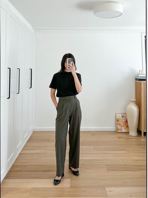 Ten Best Pieces to Buy from UNIQLO 2024 - Mademoiselle | Minimal Style Blog Uniqlo Style Outfits, Uniqlo Pleated Wide Pants Outfit, Uniqlo Capsule Wardrobe, Uniqlo Pants Outfit, Uniqlo Wide Pleated Pants, Uniqlo Pleated Wide Pants, Uniqlo Fits, Uniqlo Aesthetic, Straight Trousers Outfit