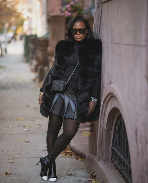 Winter House Party Outfit, Birthday Brunch Outfit, Winter Wear Women, Leather Skirt Outfit, All Black Outfits, Monochrome Outfit, Style Blazer, Big Girl Fashion, Classy Dress Outfits