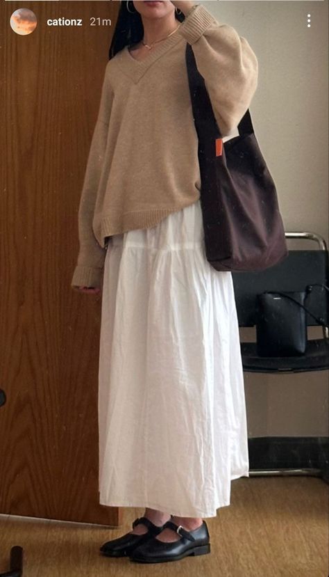 Help me find a skirt like this pls #fashion #aesthetic #outfits #skirtfashion #help #fall #summerstyle #coquettestyle #modesty #modeststyle Fashion Aesthetic Outfits, Rok Outfit, Simple Style Outfits, 2024 Fashion Trends, Cute Modest Outfits, Modest Fits, Hijabi Fashion Casual, Maxi Skirt Outfits, Everyday Fashion Outfits