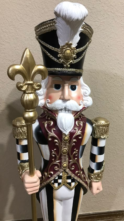 Black And White Nutcracker, Black White Christmas Tree, Church Christmas Party, Christmas Parade Floats, Alice In Wonderland Diy, 3d Templates, Nutcracker Figures, Nut Crackers, Nutcracker Decor