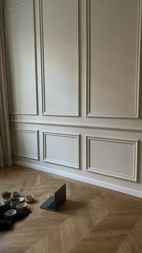 Molding On Walls Living Room, Molding Living Room, Beige Living Room Ideas, Organization Living Room, Room Ideas Living Room, Wainscoting Panels, Dekorasi Kamar Tidur, Living Room Partition, Living Room Organization