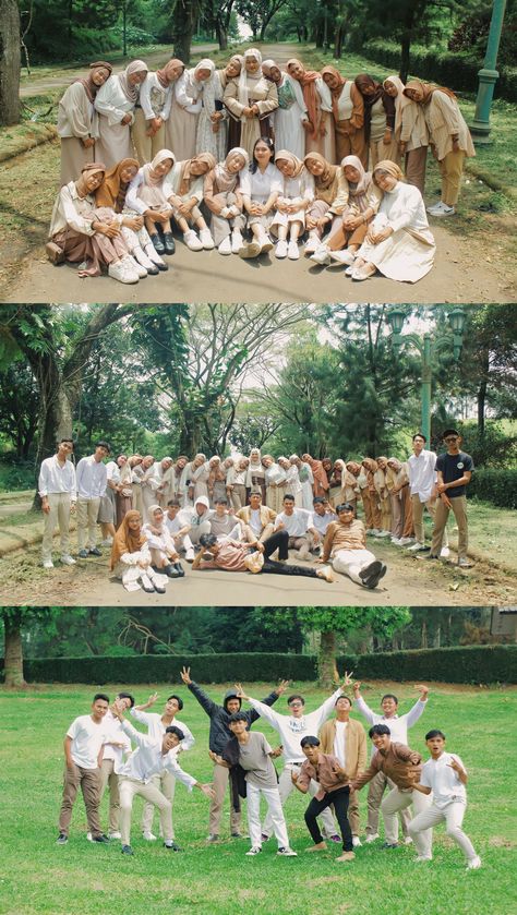 Group Picture Poses Aesthetic, Group Photoshoot Ideas Outdoor, School Class Photo Ideas Group, Group Photo Ideas Aesthetic, Class Pictures Ideas Group, Yearbook Photoshoot Ideas, Foto Yearbook, Class Photoshoot, Yearbook Vintage