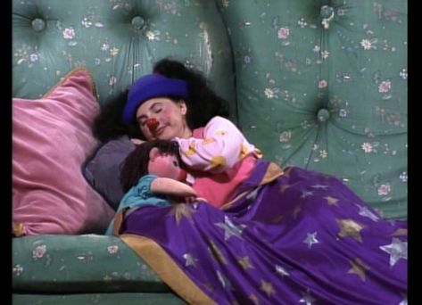 Big Comfy Couch, Old Kids Shows, 1990s Nostalgia, The Big Comfy Couch, Dark Purple Wallpaper, 2000s Nostalgia, Comfy Couch, Digital Clock, Pbs Kids