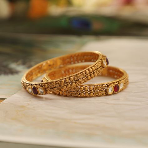 Embedded Manubhai Jewellers, Aztec Jewelry, Wedding Jewelry Sets Bridal Jewellery, Antique Gold Jewelry Indian, Gold Bangle Set, Modern Gold Jewelry, Antique Jewellery Designs, Beautiful Gold Necklaces, Bridal Diamond Jewellery