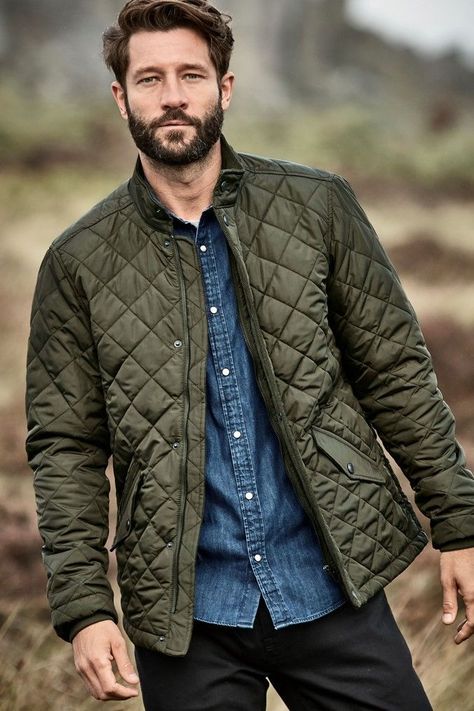 How To Wear Quilted Jackets 30 Best Outfit Ideas for Men Mens Summer Jackets, Quilted Jacket Outfit, Green Jacket Outfit, Mens Dress Jackets, Fitted Denim Shirt, Quilted Jacket Men, Man Quilt, Jacket Outfit, Outfit Trends