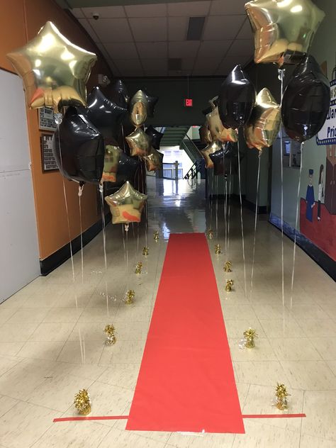 Homecoming Dance Decorations Diy, Prom Night Decoration Hollywood Theme, Red Carpet Literacy Night, Red Carpet Party Ideas Decoration Oscar Night, School Dance Photo Backdrop, Spring Dance Ideas For Middle School, Pto Dance Ideas, Red Carpet Awards Party, Red Carpet With Balloons