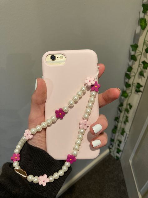 Bracelet For Phone, Phone Straps Beads Ideas, Gantungan Hp Manik-manik, Phone Charms Ideas, Diy Phone Charms, Phone Charms Aesthetic, Cincin Diy, Phone Straps, Strap Phone