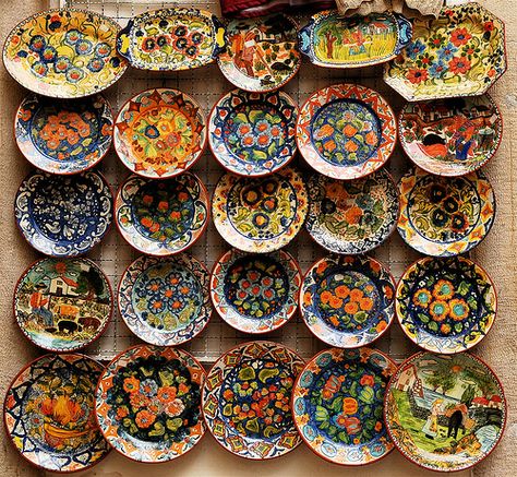 Portuguese traditional dishes Portugal Food, Portuguese Culture, Traditional Dishes, Sintra Portugal, Portuguese Tiles, Visit Portugal, British People, Pottery Dishes, Hand Painted Plates