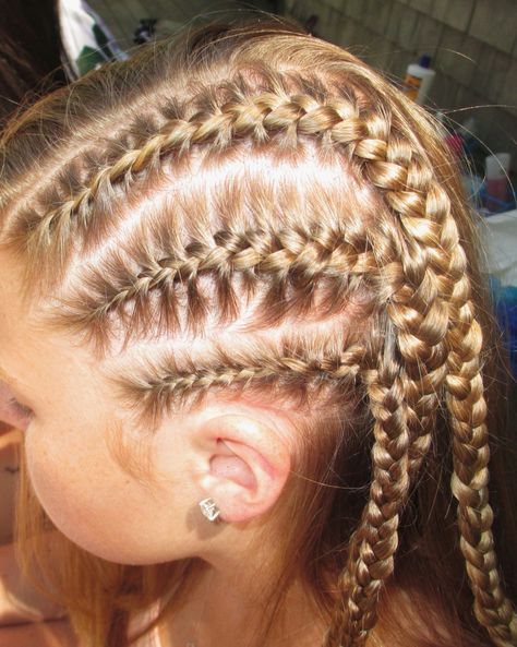 Corn rows -  braid hairstyles Corn Rose Braid, Accent Braids, Corn Row, Rose Braid, Corn Rows, Protective Style, Pinterest Ideas, Cornrows Braids, Zebra Stripes