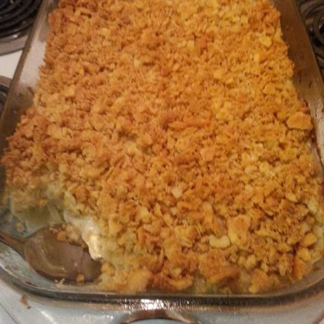 A Poor Mom's Guide to Country Living: Cheesy Potato Casserole With Crunchy Cracker Topping Cheesy Potatoes With Hashbrowns, Hashbrown Casserole Easy, Ritz Cracker Recipes, Cheesy Hashbrown Casserole, Cracker Toppings, Caramelized Onion Dip, Cheesy Potato Casserole, Potato Toppings, Cheesy Potato