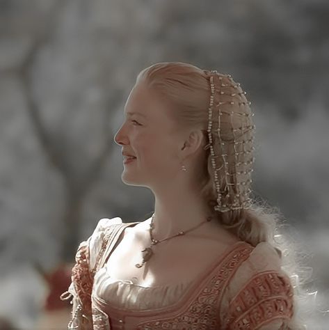 Borgia Aesthetic, Targaryen Beauty, Lannister Aesthetic, 1400s Fashion, Daena Targaryen, Everything Burns, The Borgia, Holliday Grainger, Lucrezia Borgia