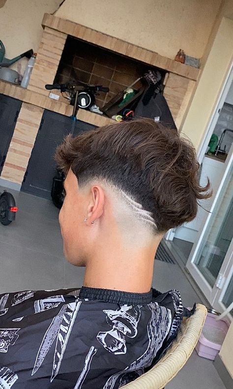 Low Fade Design Haircut, Mid Fade Designs, Mid Fade With Design, Mid Fade Em V, Low Mid Fade, Taper Fade Alto, Mid Fade En V, Low Fade En V, Low Fade Long Hair