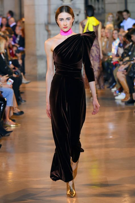 Talbot Runhof Fall 2019 Ready-to-Wear Collection - Vogue Fashion Terminology, Fancy Fits, Talbot Runhof, Taffeta Dress, Evening Dresses Elegant, Fashion Show Collection, Vogue Paris, Couture Dresses, Couture Fashion