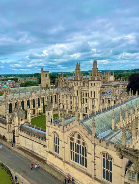 Oxford University England, Summer Academia, University Inspiration, University In England, Oxford College, England Aesthetic, College Motivation, London Dreams, Care Less