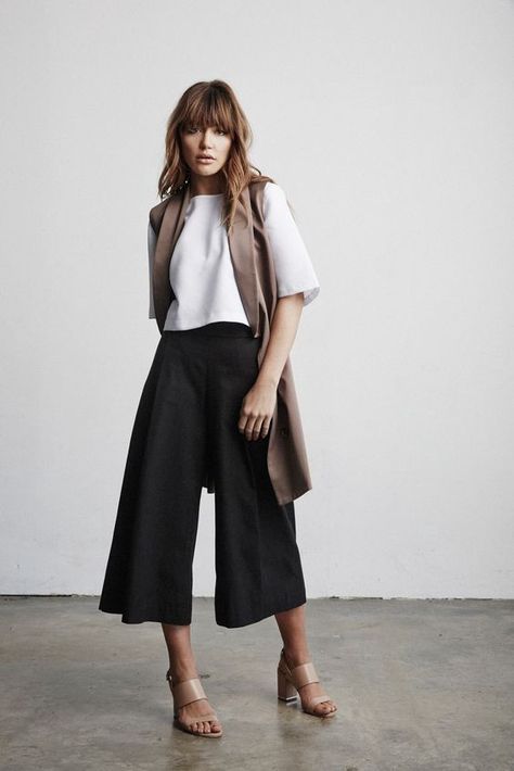 5 Ways to Mix & Match Your Culottes | by Alicia Chiang | THREAD by ZALORA Singapore Culottes Outfit, Minimalist Moda, 30 Outfits, Beige Outfit, Office Outfits Women, Mode Inspo, Work Outfits Women, Work Attire, Office Outfits