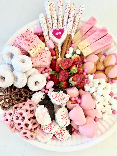 Valentines Day Sweets and Treats Charcuterie Board- How to make your charcuterie board pretty. Barbie Afternoon Tea, Pink Themed Charcuterie Board Ideas, Preppy Charcuterie Board, Barbie Party Inspiration, Pink Food Tray, Pink Candy Charcuterie Board, Pink Food Boards For Parties, Charcuterie Board Ideas Baby Shower Girl, Pink Charcuterie Board Ideas